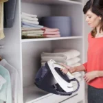 Technologie OptimalTEMP : repassage rapide – tous les tissus avec un réglage de la température. Haute performance pour des résultats parfaits : effet pressing 470 g/min, pression de pompe 6,7 bar, vapeur continue 135 g/min. La paume ultra-légère de 800 g rend le repassage plus facile et plus agréable. Semelle T-IonicGlide de Philips. Elle définit de nouveaux standards en matière de glisse et de résistance aux rayures. Grand réservoir d'eau amovible de 1,8 l (rechargeable à tout moment), système de détartrage Easy De-Calc Plus pour une longue durée de vie.